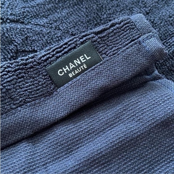 NIB Chanel face towel - Picture 4 of 5
